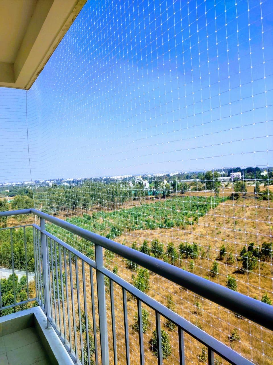 Balcony child safety net